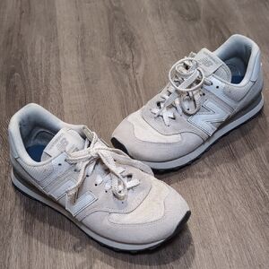 New Balance Tennis Shoes